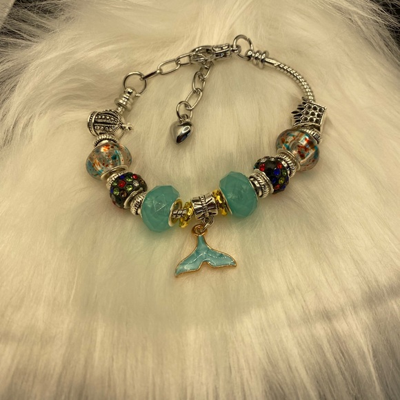 Deluxe charm bracelets, silver plated, snake chain with heart-shaped clasp. - Picture 3 of 13